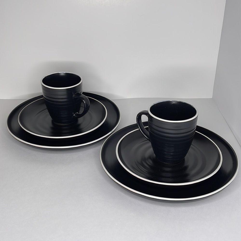 Brand New 6 Piece Black Ribbed Stoneware Set